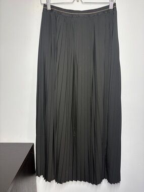Women's Black Pleated Maxi Skirt - Elegant Everyday Style